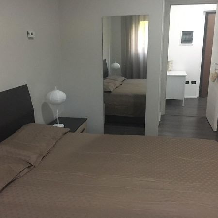 Family Rose Bed & Breakfast Комо Екстериор снимка