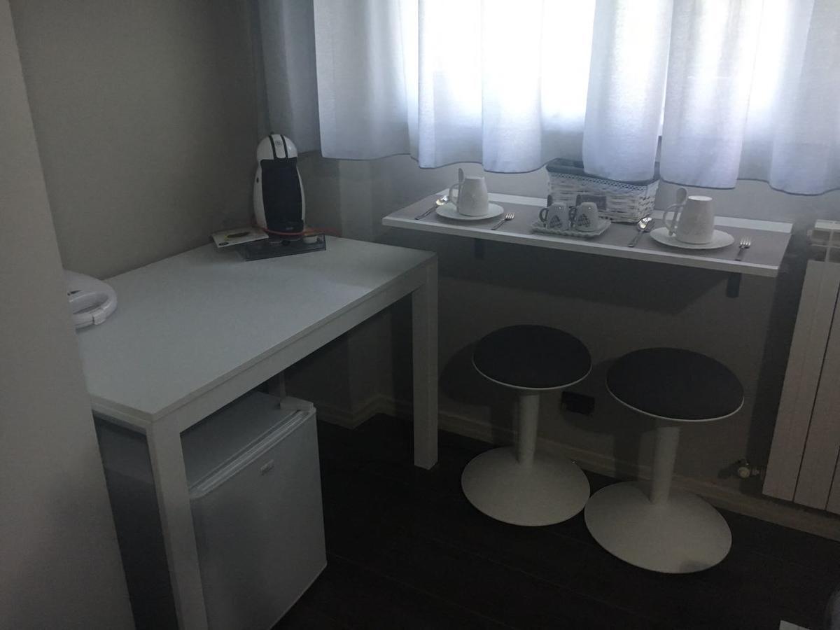 Family Rose Bed & Breakfast Комо Екстериор снимка