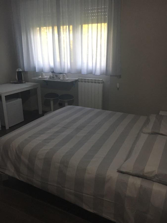Family Rose Bed & Breakfast Комо Екстериор снимка